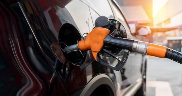 A cómo está hoy la gasolina: precios actualizados y variaciones en España