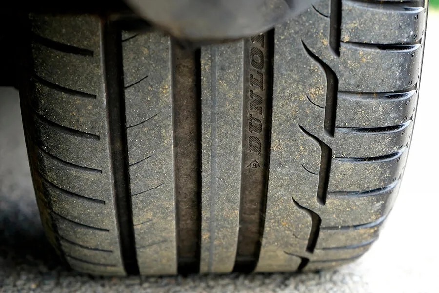 Cuándo es recomendable cambiar los neumáticos de un turismo para evitar accidentes